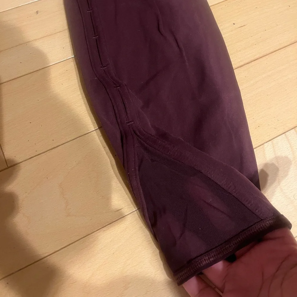 Athleta High-Rise Powervita Peekaboo 7/8 Tight in Maroon - Picture 5 of 14